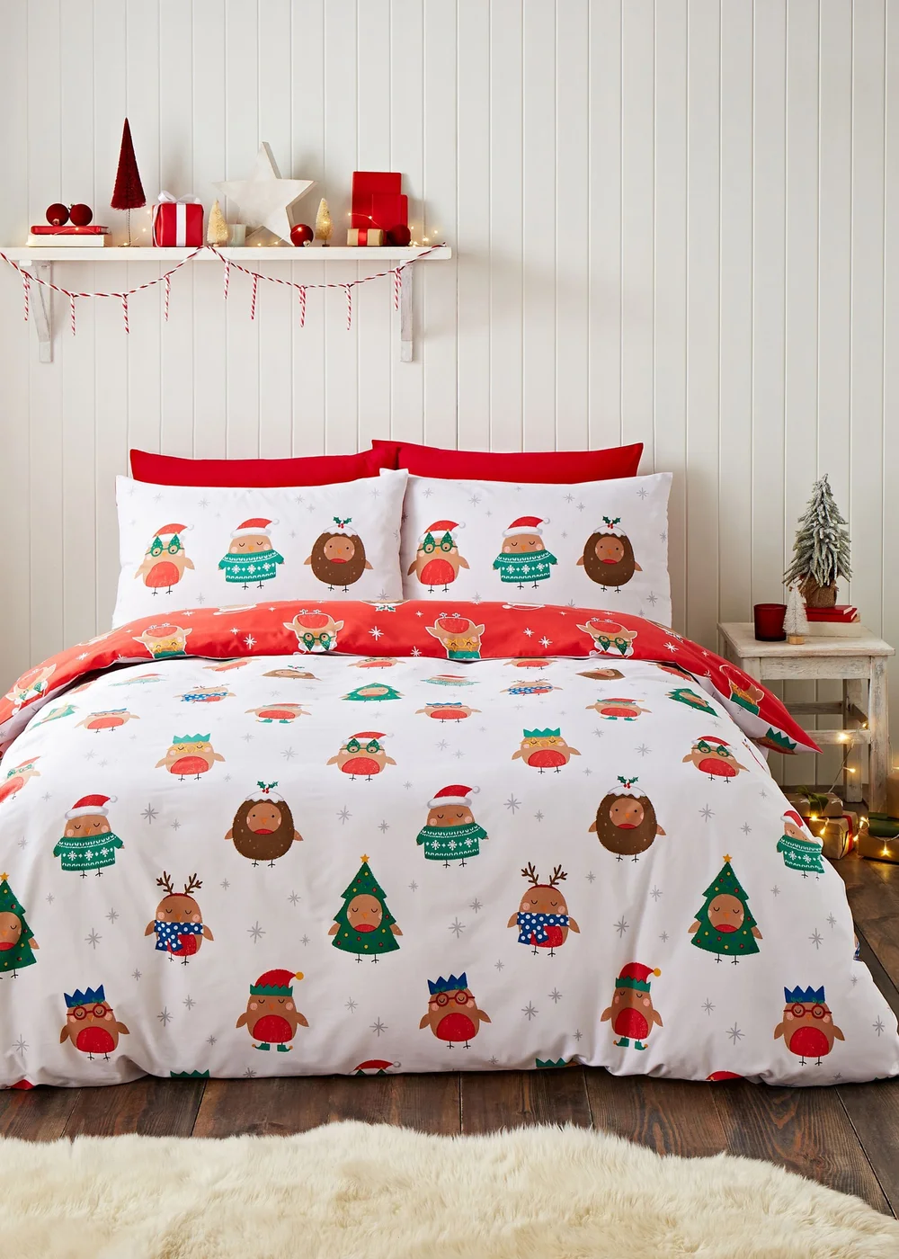 Catherine Lansfield Christmas Party Robins Reversible Duvet Cover Set - Single Image 1