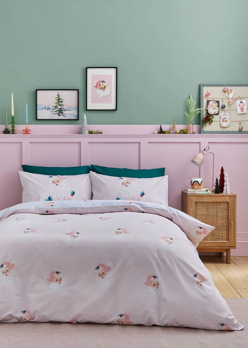 Catherine Lansfield Vintage Christmas Santa Reversible Duvet Cover Set - Single Image 1