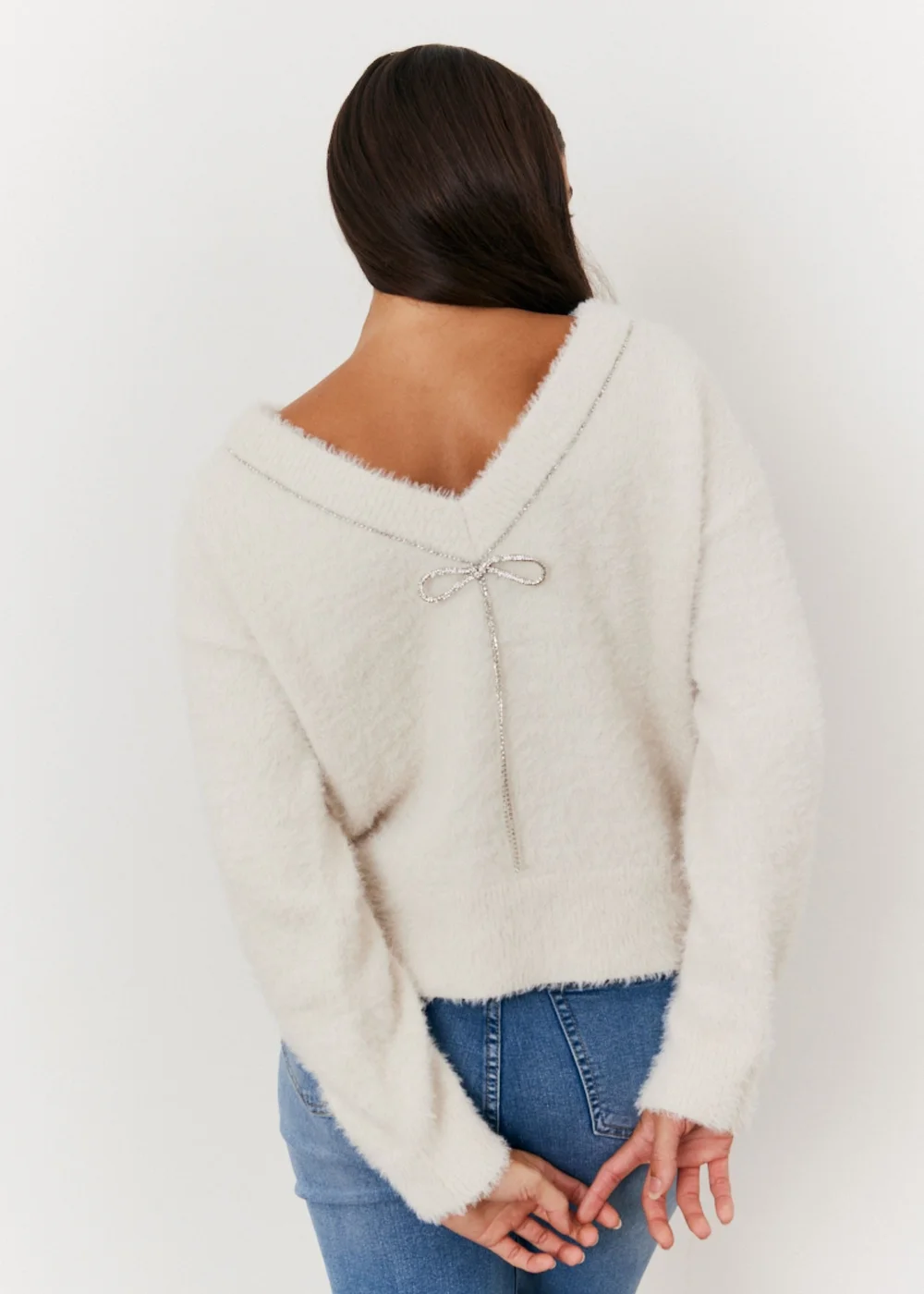 In The Style White Embellished Bow Jumper - 06-08 Image 4