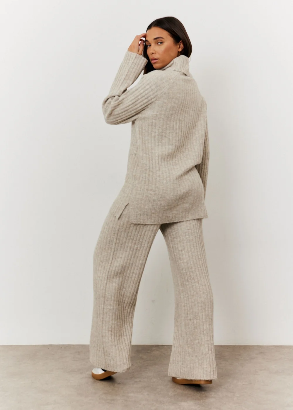 In The Style Oatmeal Wide Rib Roll Neck Knit Jumper - 22-24 Image 3