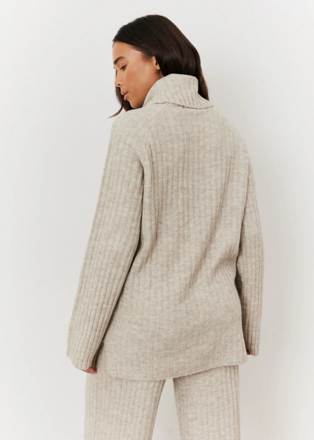 In The Style Oatmeal Wide Rib Roll Neck Knit Jumper - 22-24 Image 4