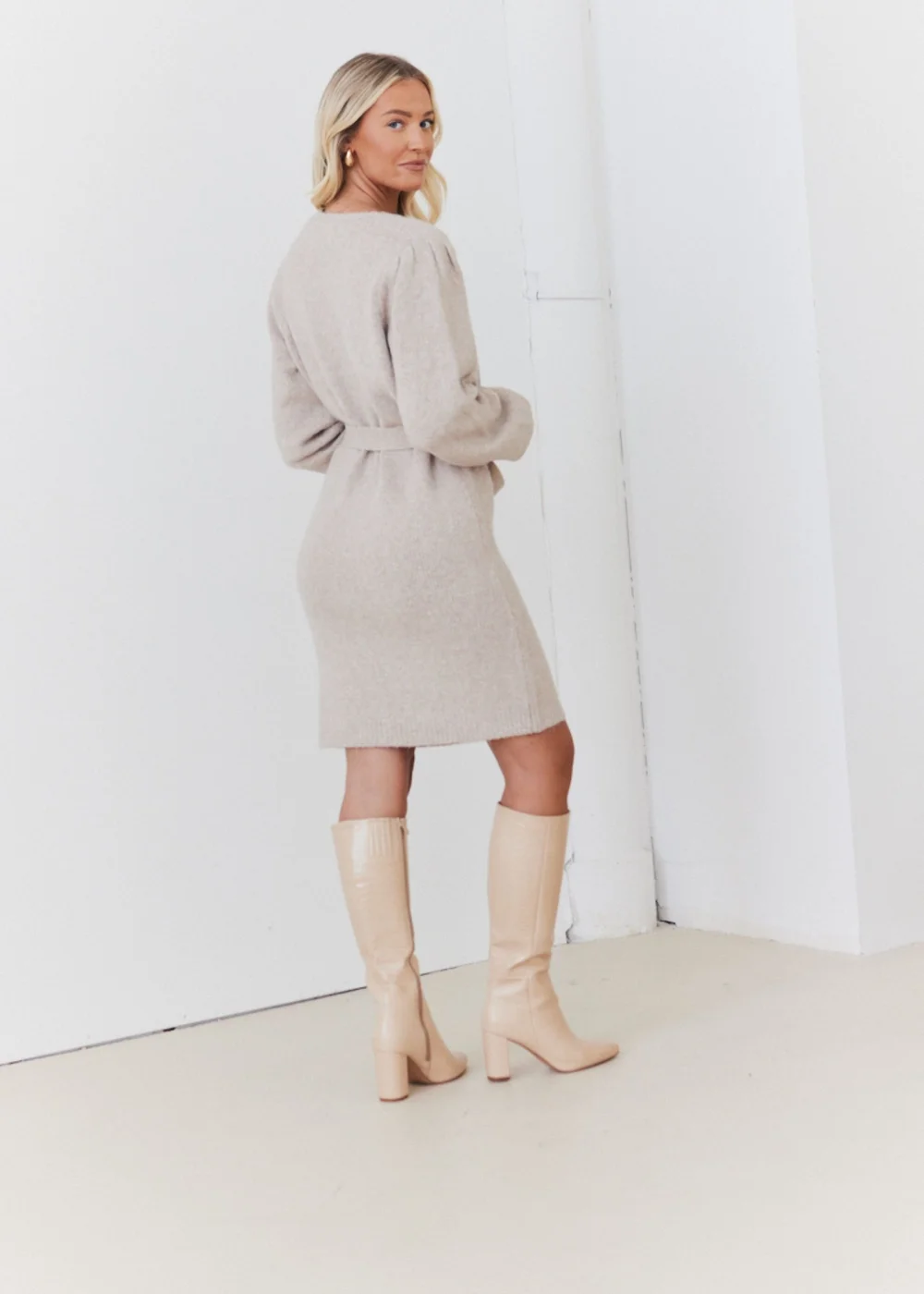 In The Style Stacey Solomon Oatmeal Pearl Button Detail Knit Belted Mini Dress - 06-08 Image 6