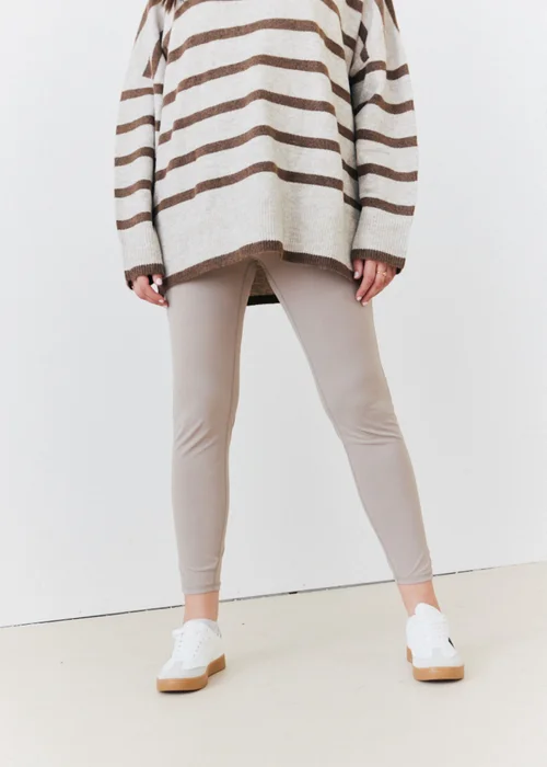 In The Style Chocolate Recycled Legging - 8 Image 7