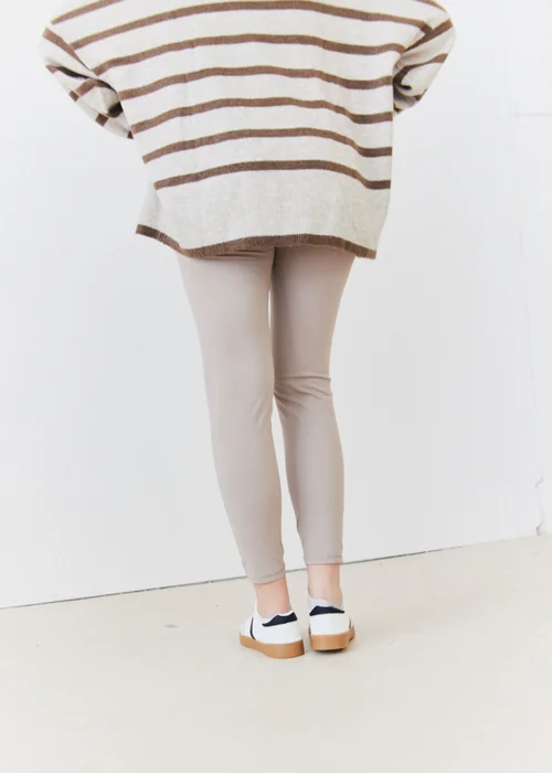 In The Style Chocolate Recycled Legging - 8 Image 8