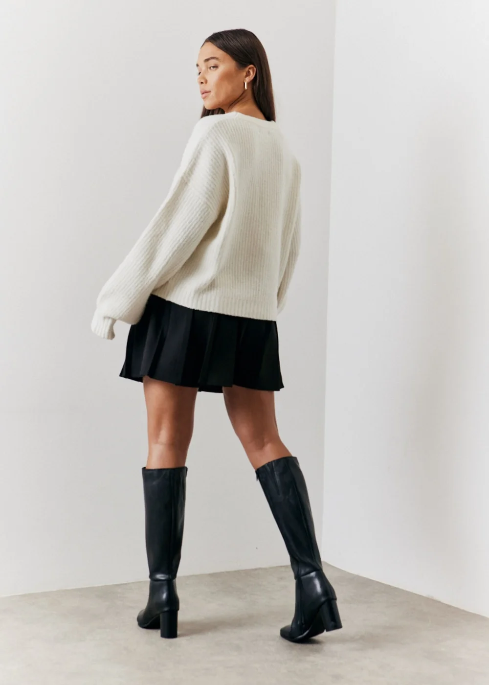 In The Style Hannah Brown Cream Bow Detail Knit Cardigan - 06-08 Image 4