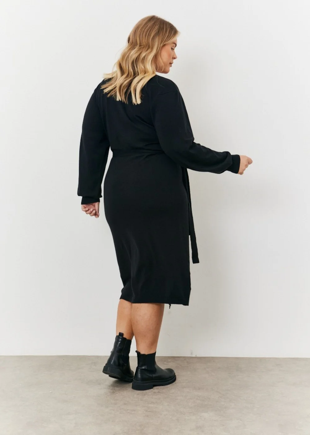 In The Style Jess Millichamp Black Knit Wrap Midi Dress - 10-12 Image 2