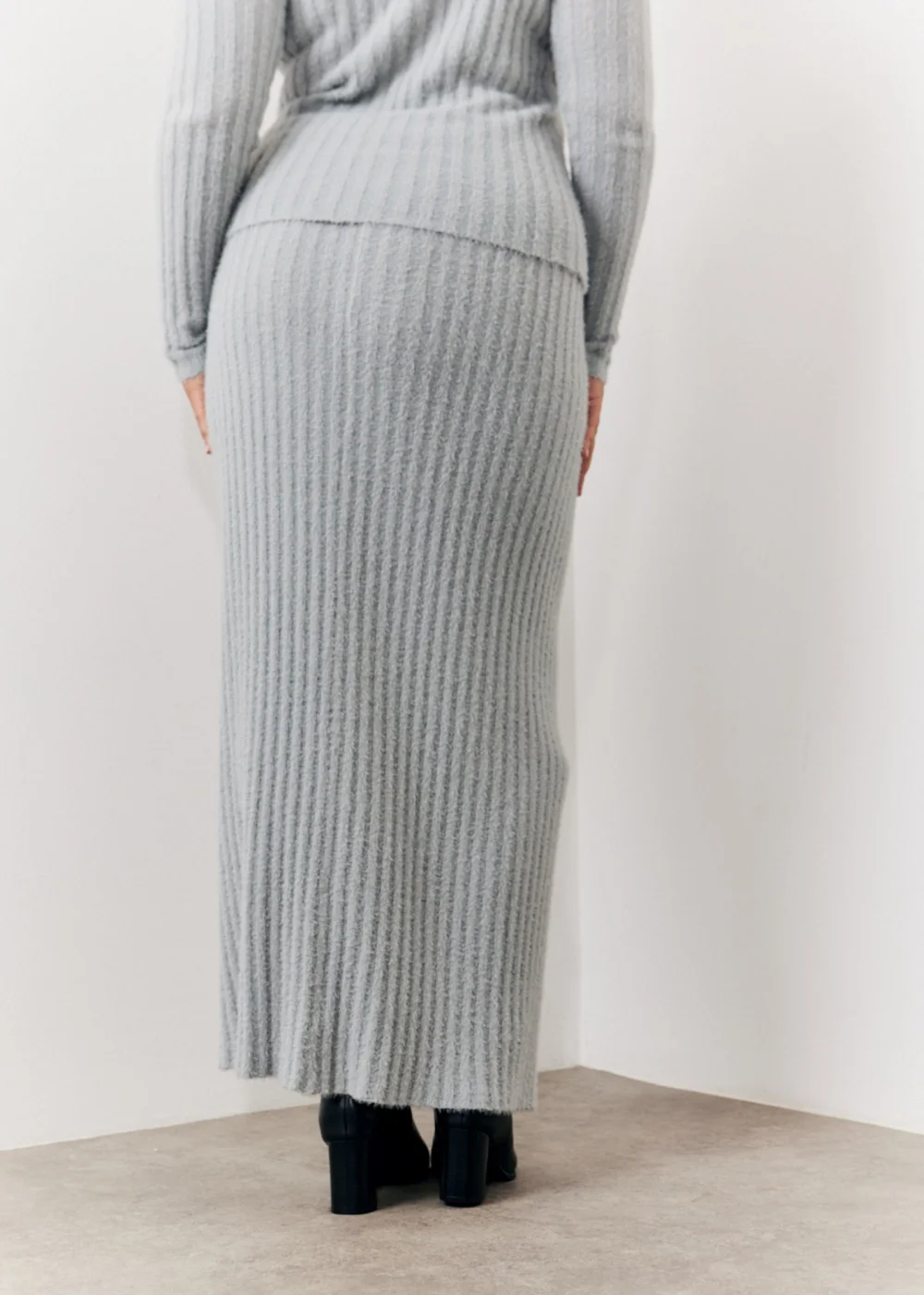 In The Style Grey Fluffy Ribbed Midaxi Skirt - Size 6-8 Image 8