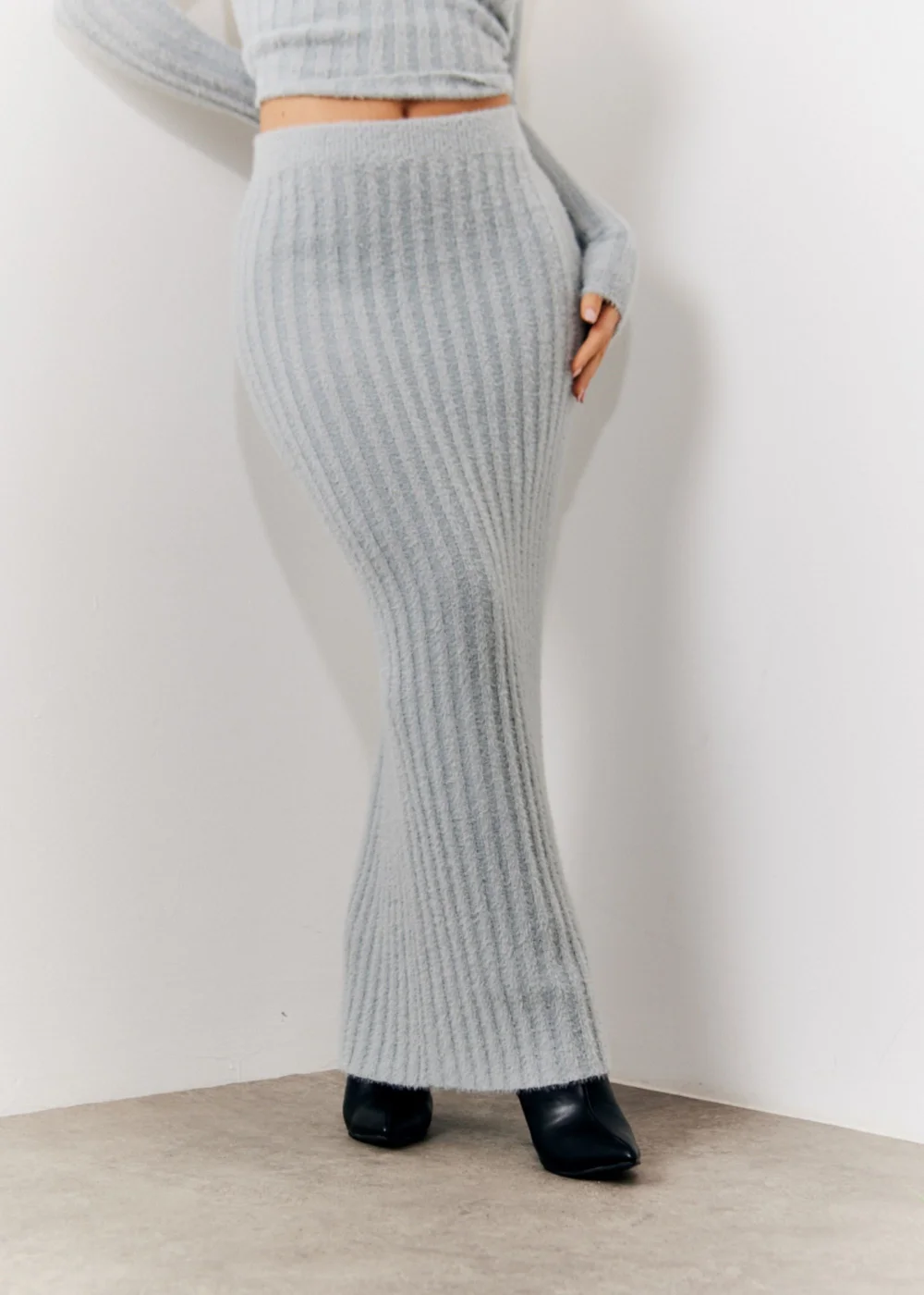 In The Style Grey Fluffy Ribbed Midaxi Skirt - Size 6-8 Image 3
