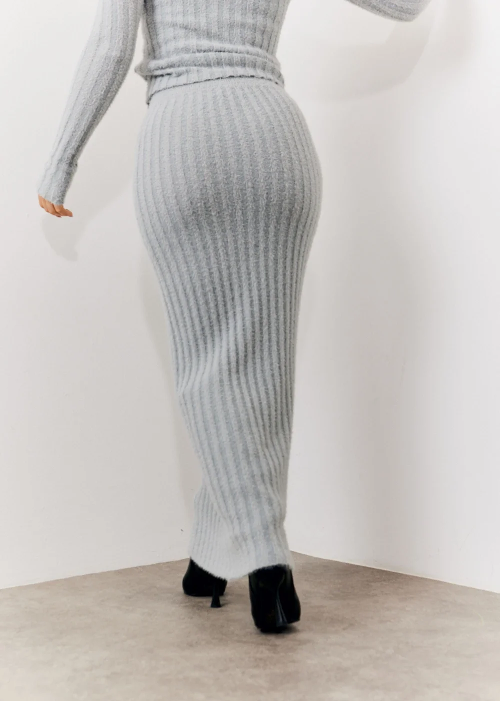 In The Style Grey Fluffy Ribbed Midaxi Skirt - Size 6-8 Image 4