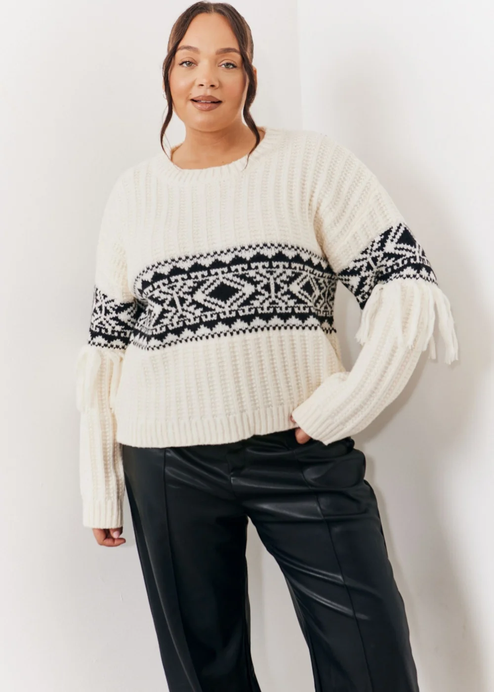 In The Style Perri Sian Cream Aztec Fringe Jumper - 06-08 Image 7