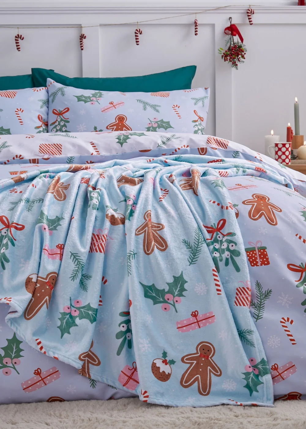 Catherine Lansfield Christmas Gingerbread Cosy Fleece Blanket Throw (130x170cm) - One Size Image 4