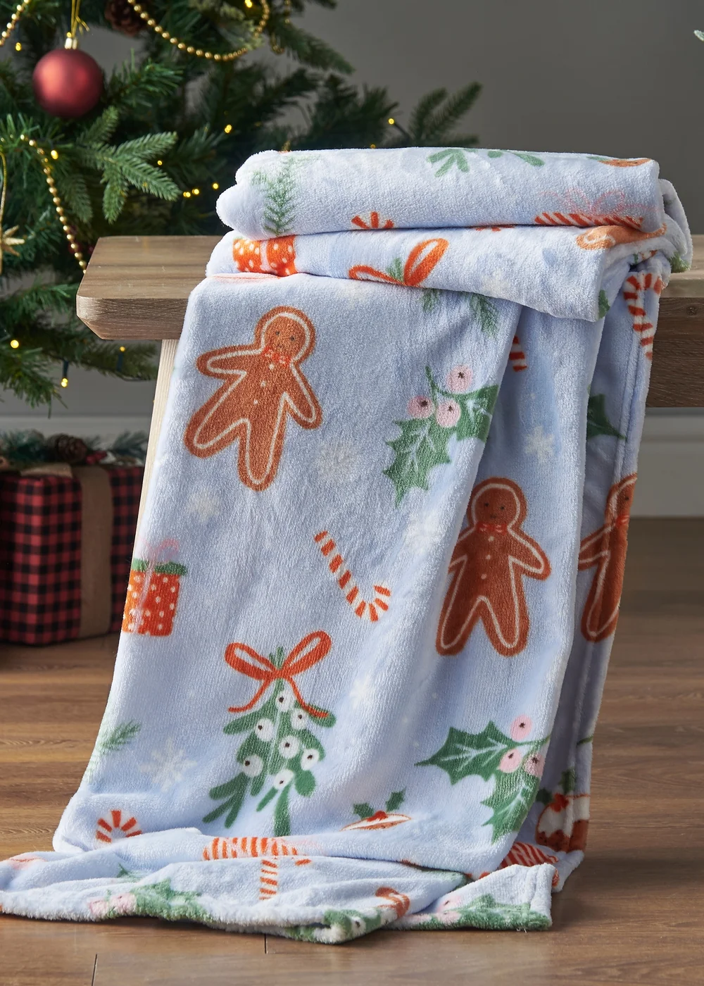 Catherine Lansfield Christmas Gingerbread Cosy Fleece Blanket Throw (130x170cm) - One Size Image 1
