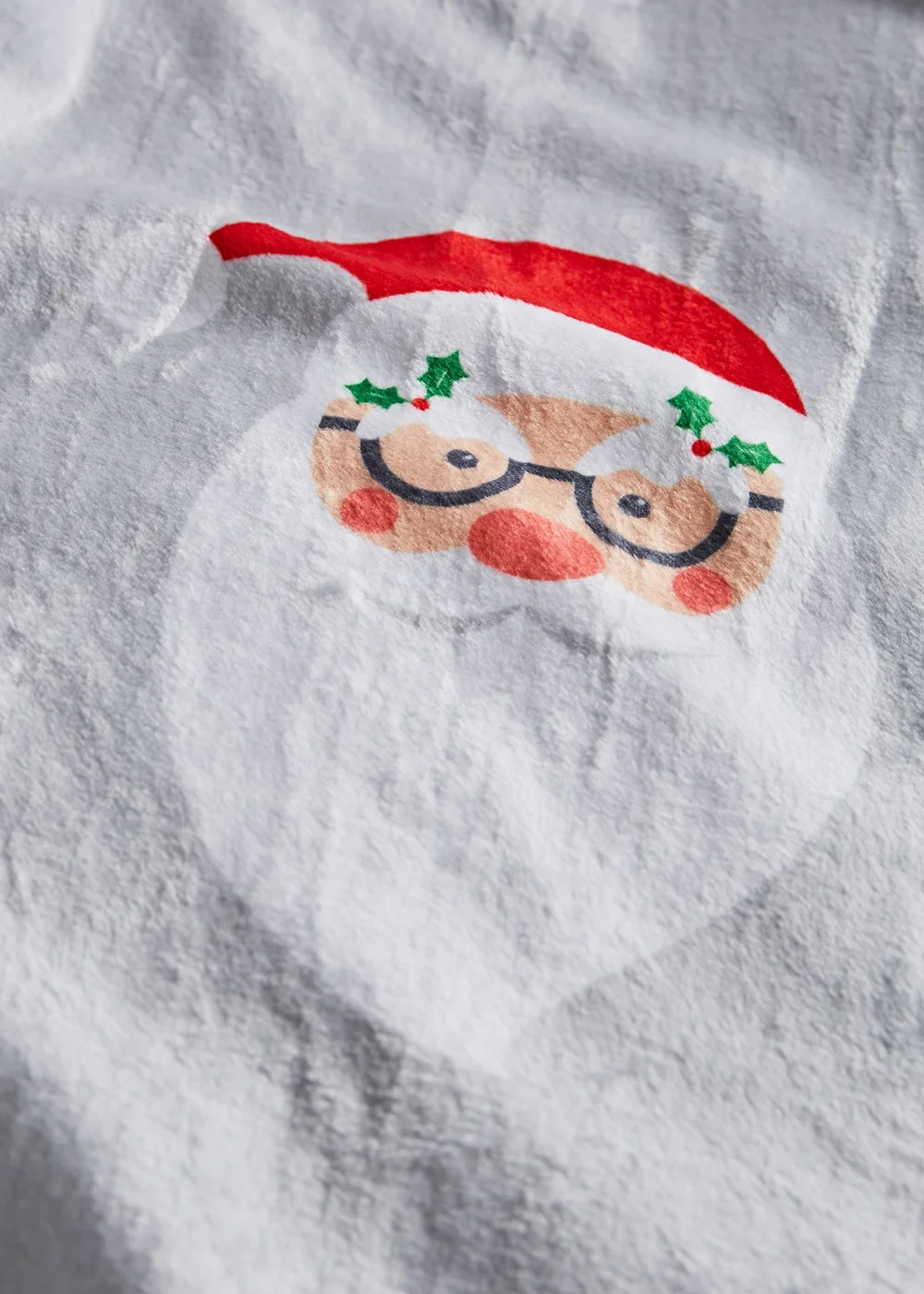 Catherine Lansfield Christmas Santa Spec-Tacular Cosy Fleece Blanket Throw (130x170cm) - One Size Image 4