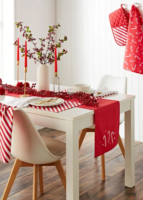 Catherine Lansfield Christmas Candy Cane Cotton Dining Placemat 4 Pack (30x46 cm) - One Size Image 3