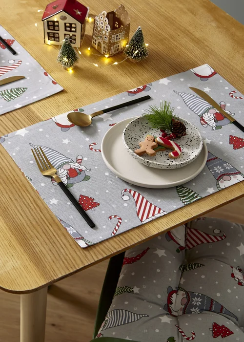 Catherine Lansfield Christmas Gnomes Cotton Dining Placemat 4 Pack (30x46 cm) - One Size Image 2