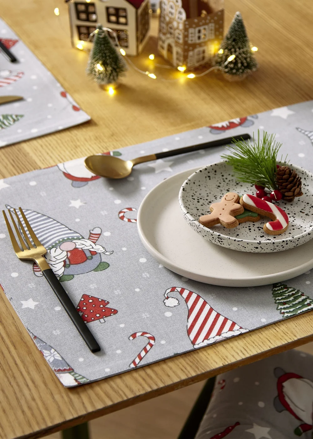Catherine Lansfield Christmas Gnomes Cotton Dining Placemat 4 Pack (30x46 cm) - One Size Image 3