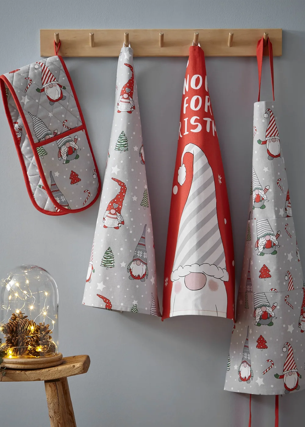 Catherine Lansfield Christmas Gnomes Cotton Kitchen Tea Towel Pack of 4 (50x75 cm) - One Size Image 1
