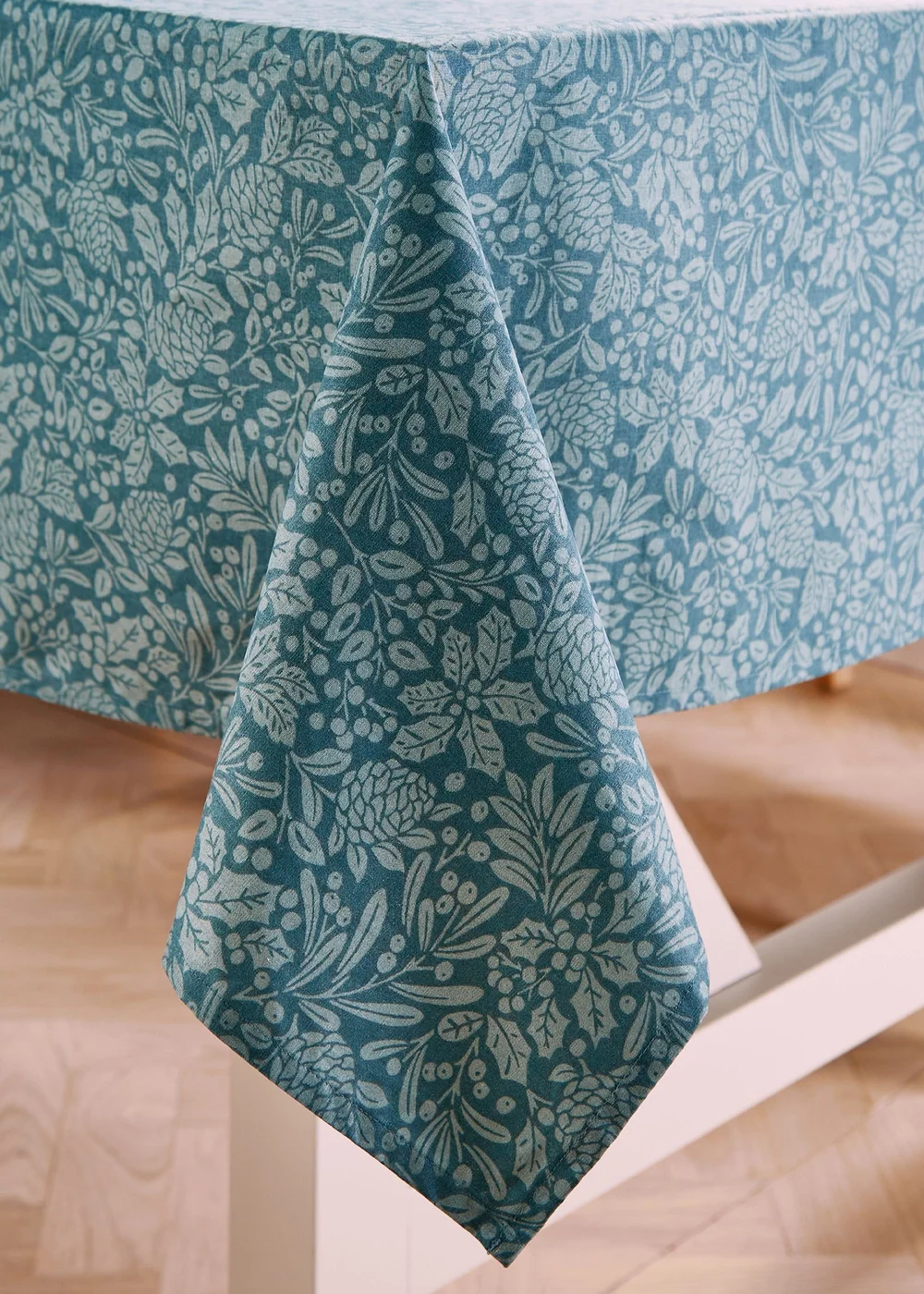 Catherine Lansfield Majestic Stag Cotton Dining Table Cloth - 137 x 178cm Image 3