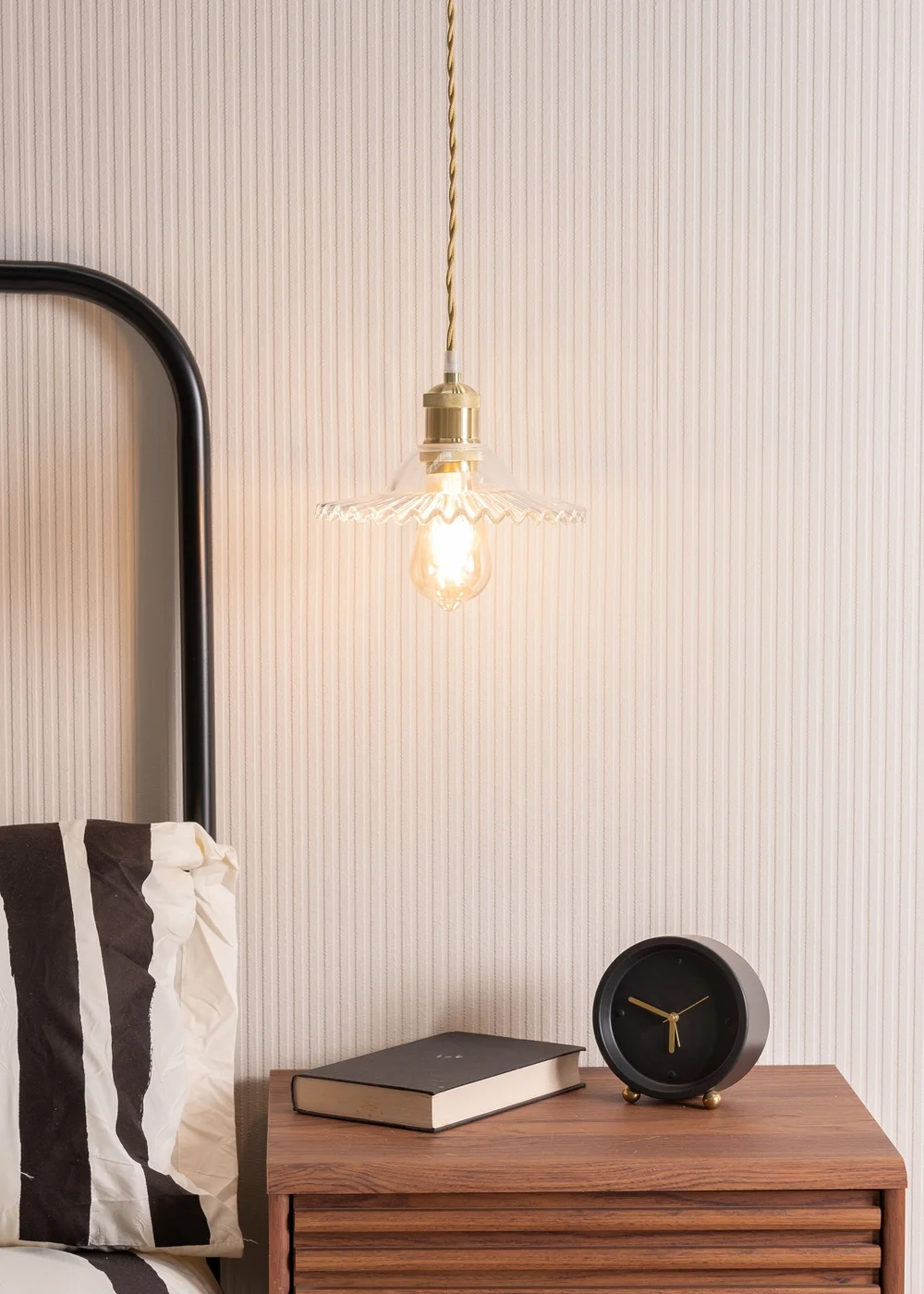 ValueLights Lucrezia Brushed Gold Pendant Light Clear Frilled Glass Shade (112cm x 21.5cm x 21.5cm) - One Size Image 5