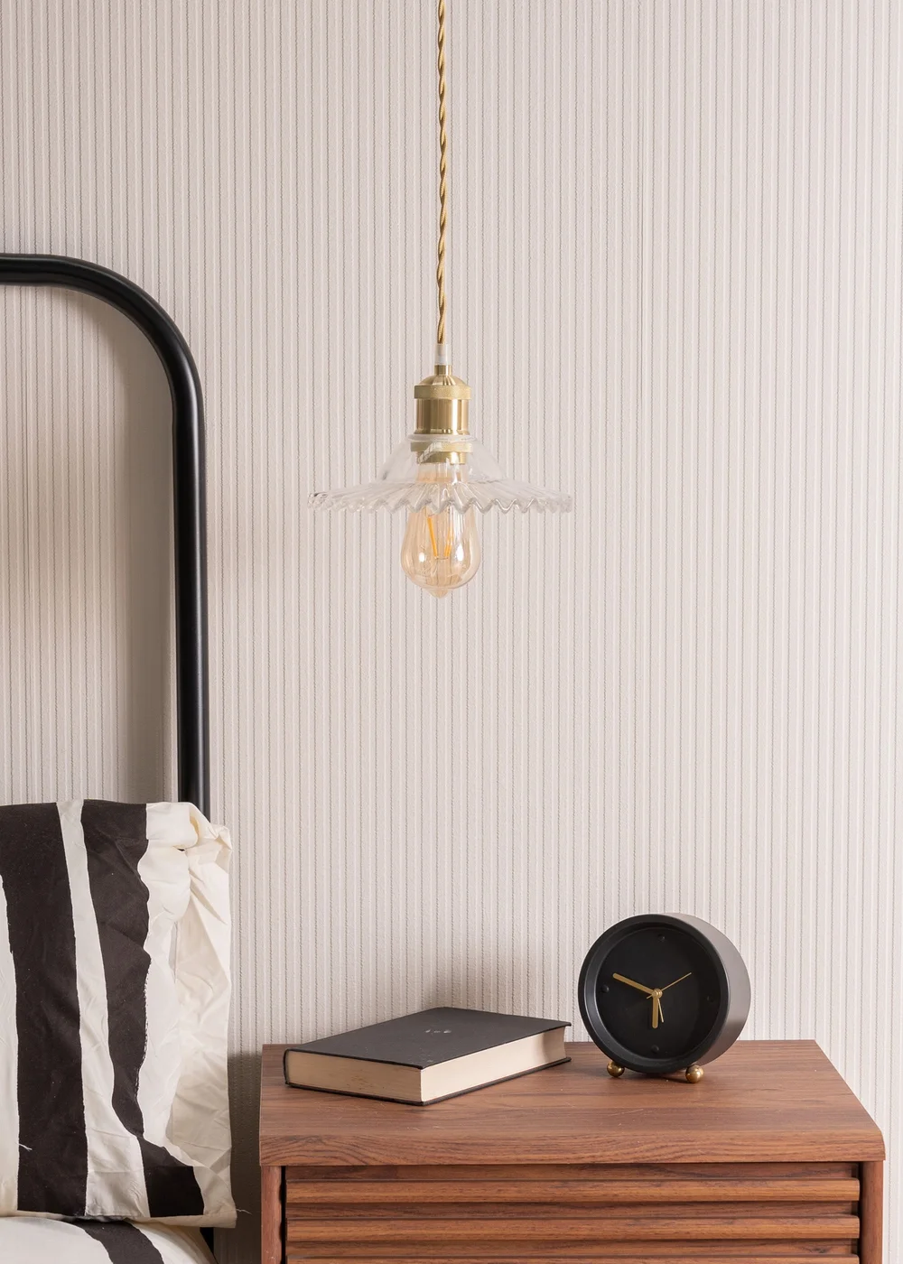ValueLights Lucrezia Brushed Gold Pendant Light Clear Frilled Glass Shade (112cm x 21.5cm x 21.5cm) - One Size Image 4