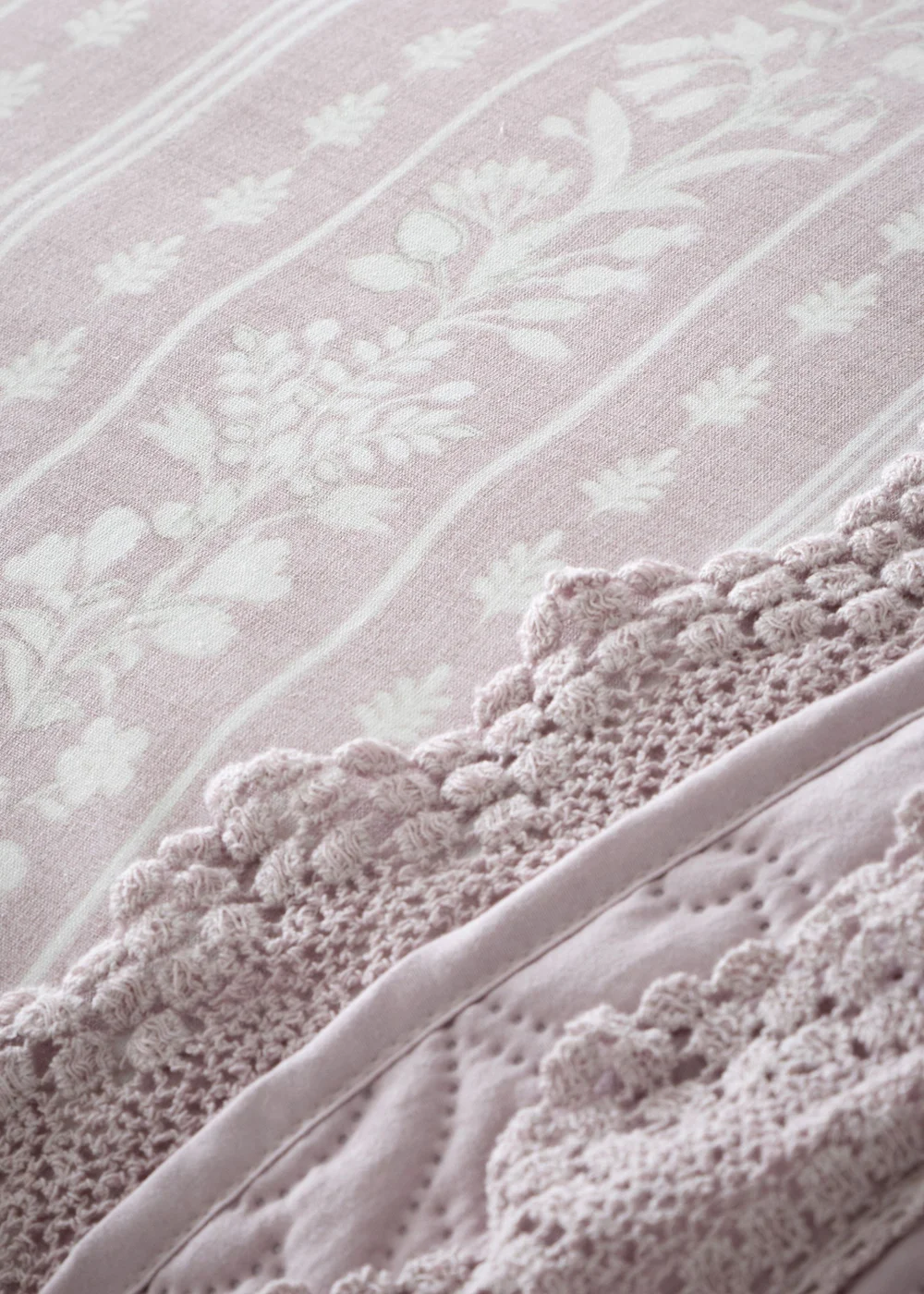 Bridgerton By Catherine Lansfield Silhouette Floral Lace Bedspread (220x230cm) - One Size Image 4