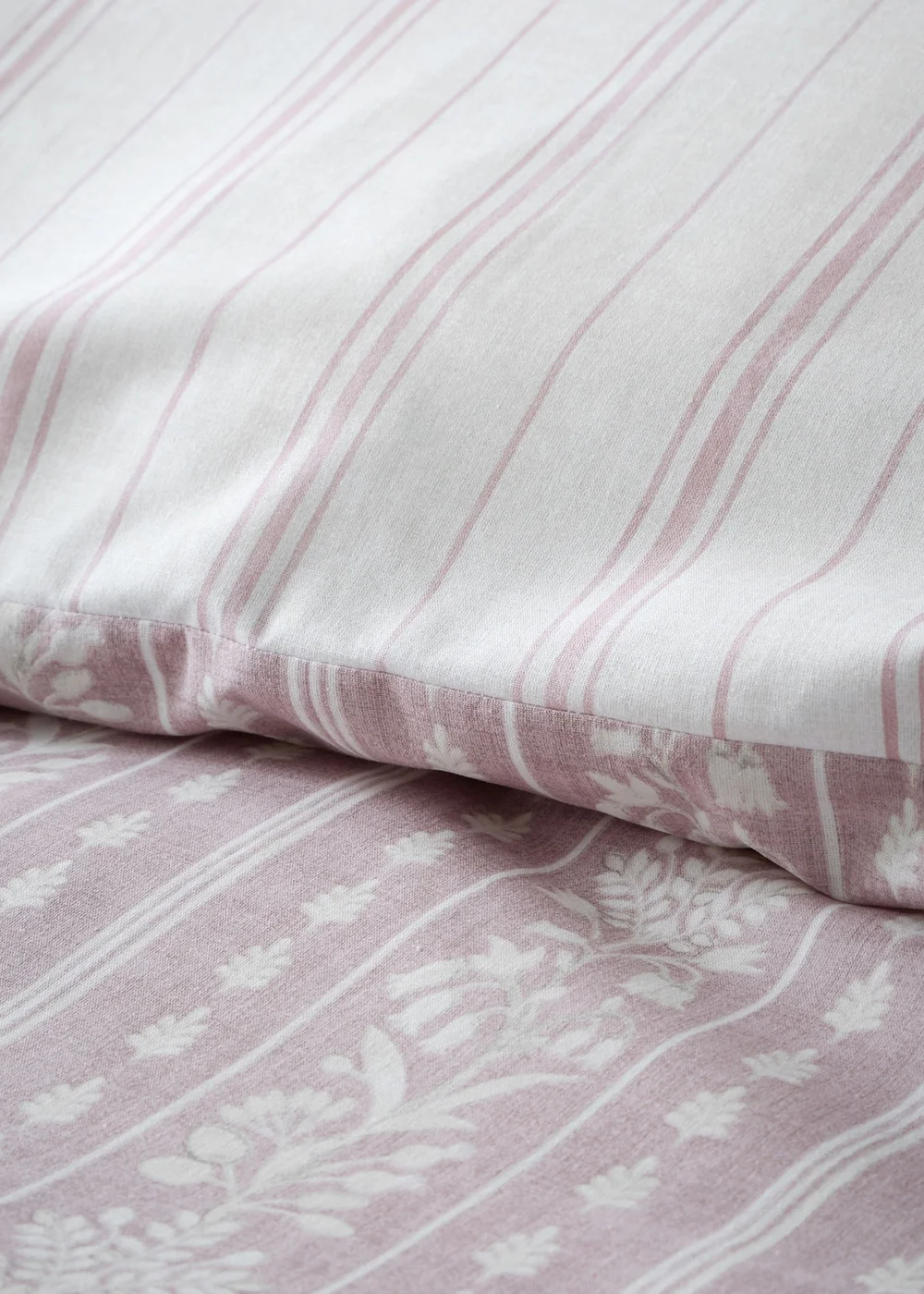 Bridgerton By Catherine Lansfield Regency Stripe Reversible Duvet Cover Set - Single Image 4