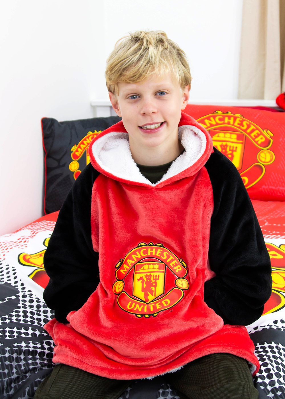 Manchester United FC Wearable Hooded Snuggle Fleece - Medium Image 3