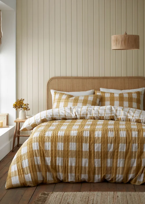 Catherine Lansfield Brushed Seersucker Gingham Reversible Duvet Cover Set - Single Image 1