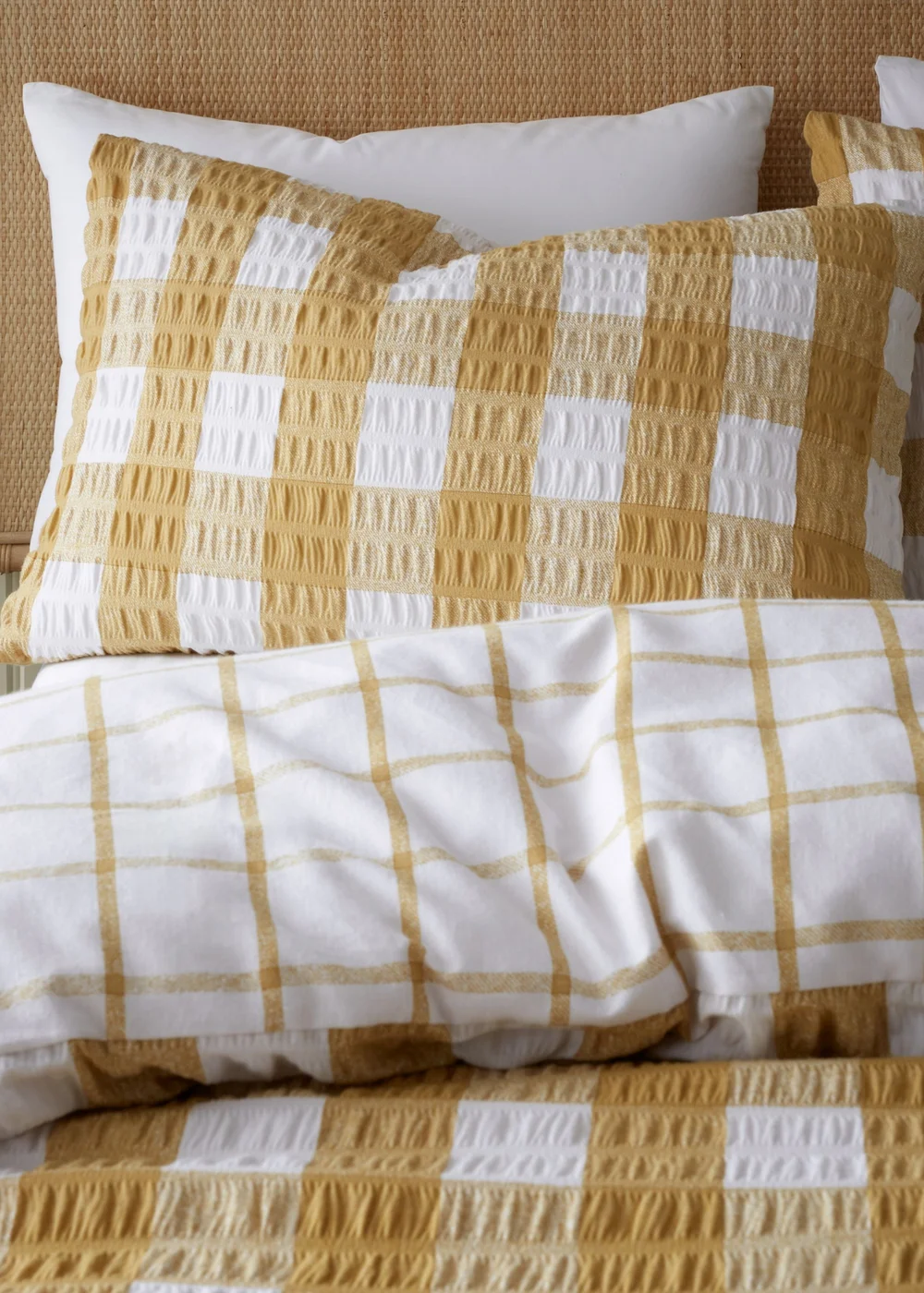 Catherine Lansfield Brushed Seersucker Gingham Reversible Duvet Cover Set - Single Image 3