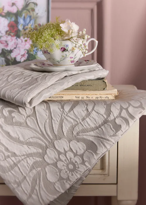 Appletree Heritage Worcester Silver Jacquard Duvet Cover Set - Double Image 4