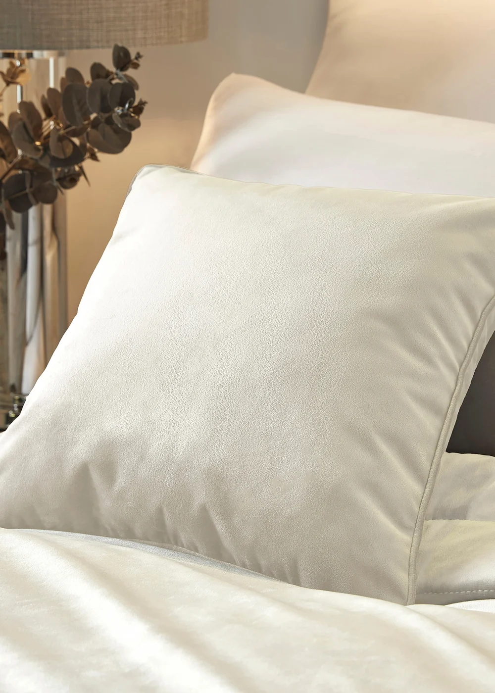 Laurence Llewelyn-Bowen Chic Ivory Velvet Bedspread - 150 x 220cm Image 3