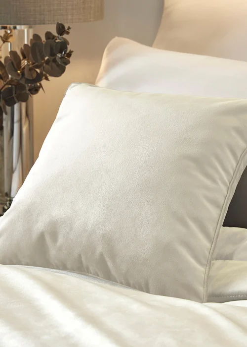 Laurence Llewelyn-Bowen Chic Ivory Velvet Bedspread - 150 x 220cm Image 3