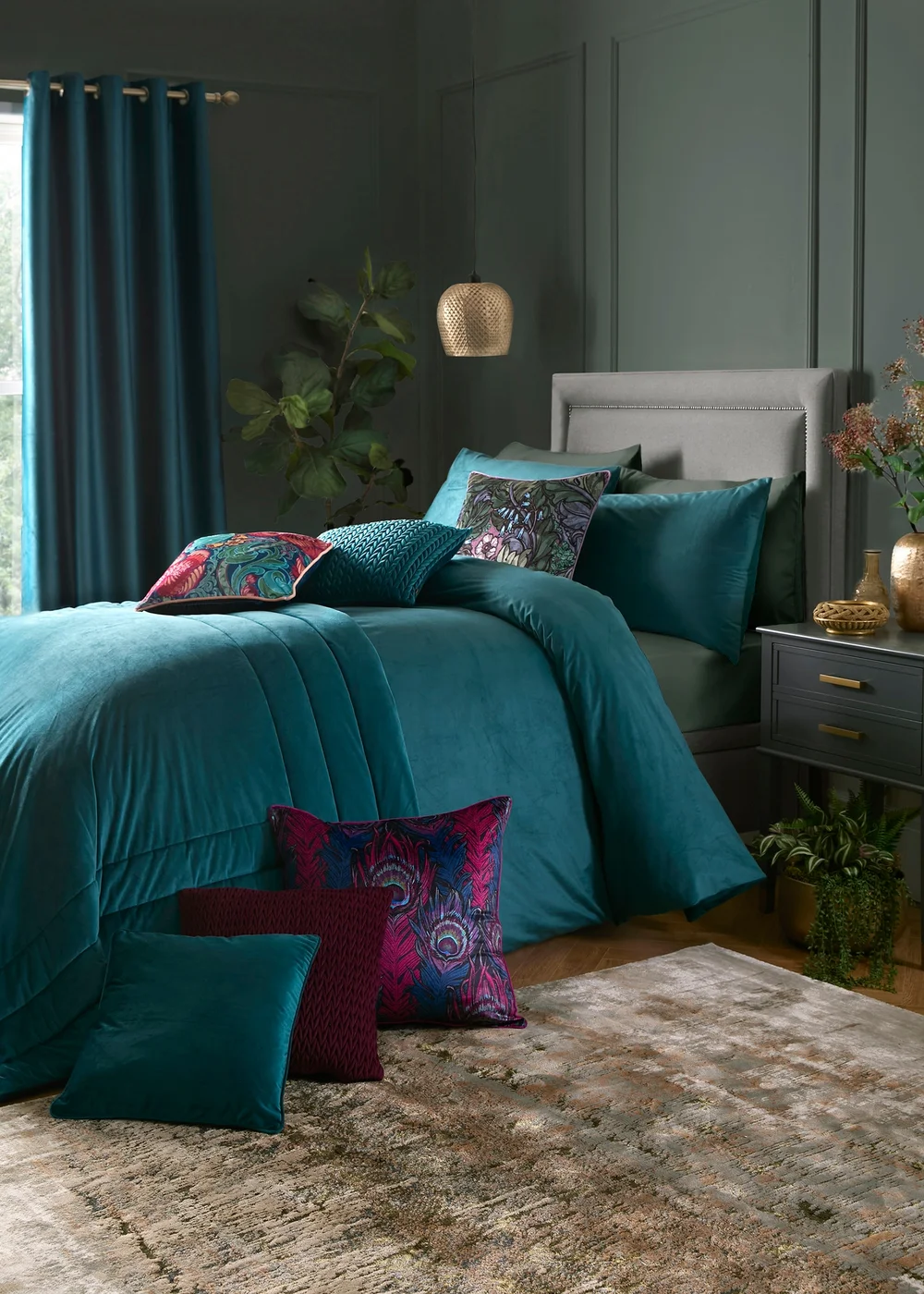 Laurence Llewelyn-Bowen Montrose Teal Velvet Duvet Cover Set - Double Image 4