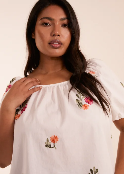 Blue Vanilla White Curve Milkmaid Flower Embroidered Top - 18-20 Image 3