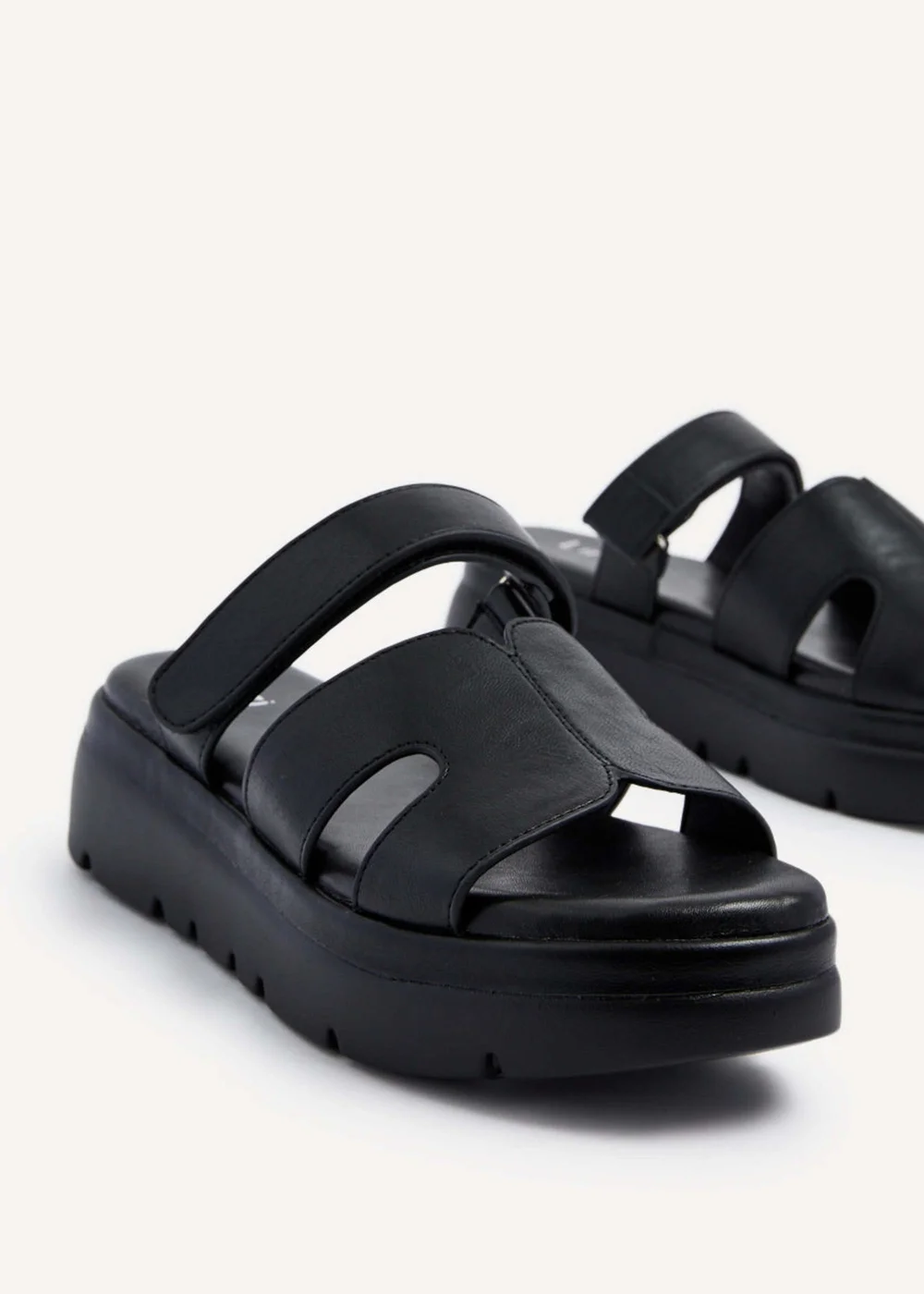 Linzi Harper Black Faux Leather Chunky Link Strap Sandal - 3 Image 4