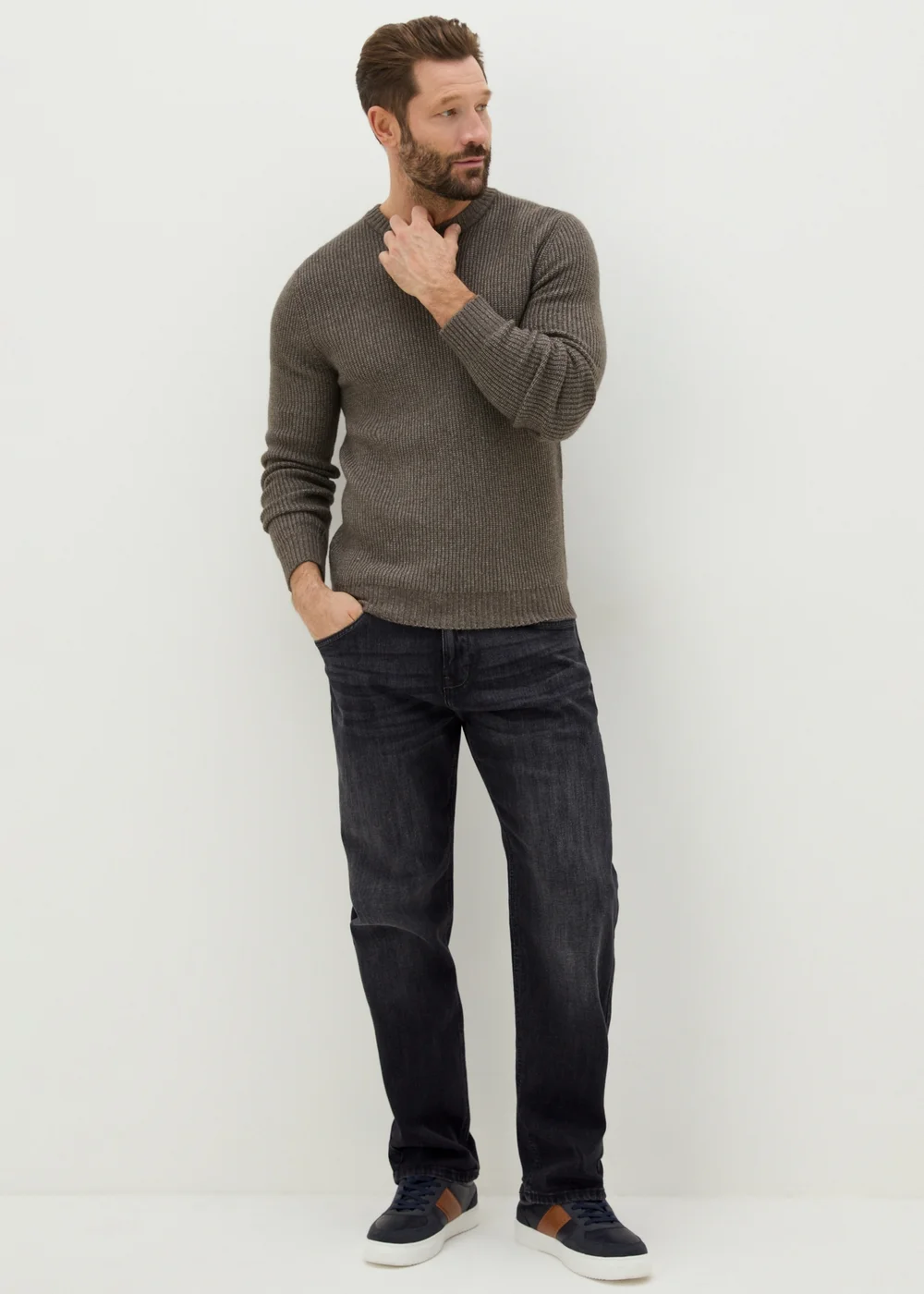 Black Wash Relaxed Fit Jeans - 32 R Image 1