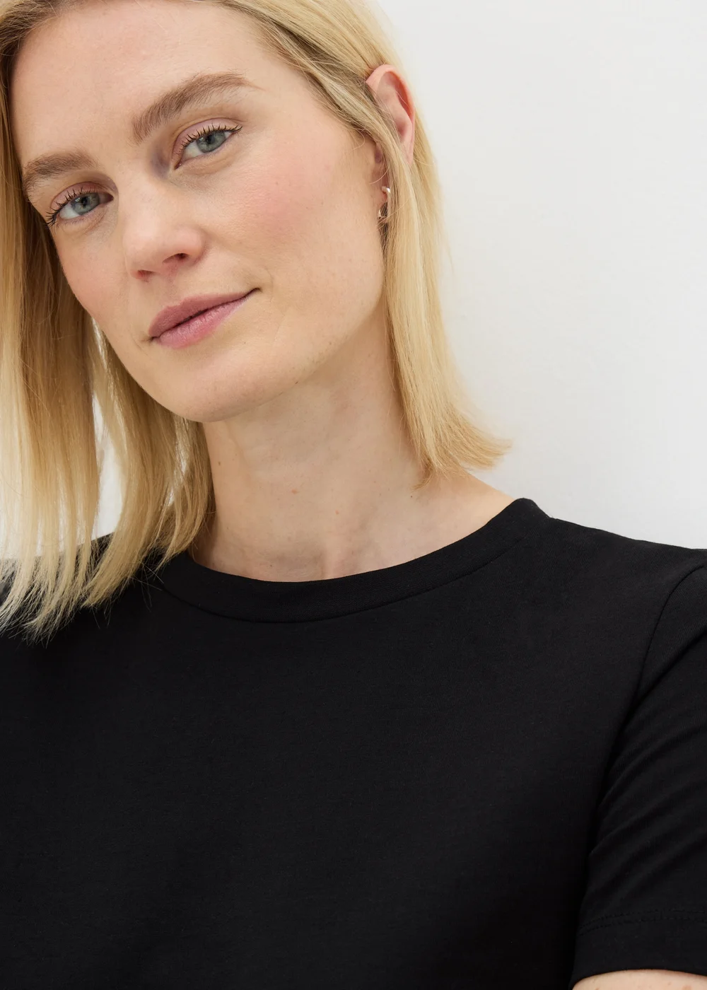 Black Crew Neck T-shirt - 20 Image 3