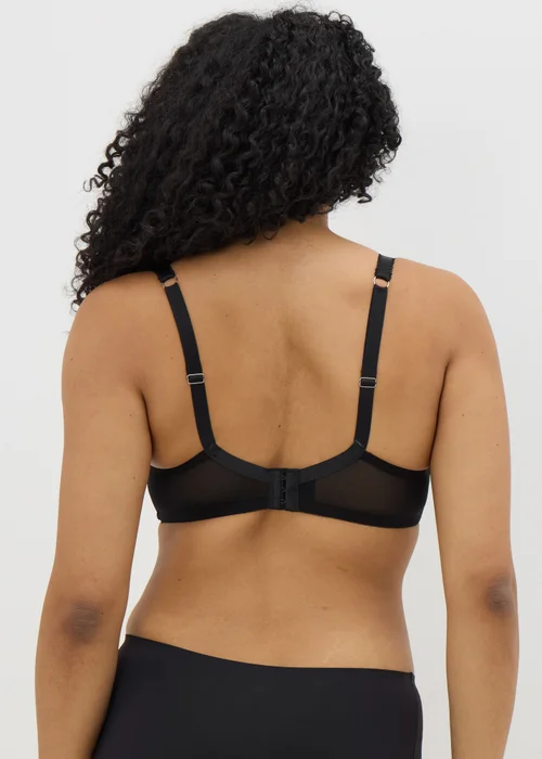Black DD+ Lace Padded Bra - 32DD Image 3