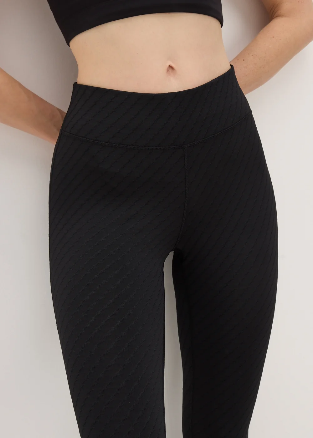 Souluxe Black Textured Leggings - 8 Image 2