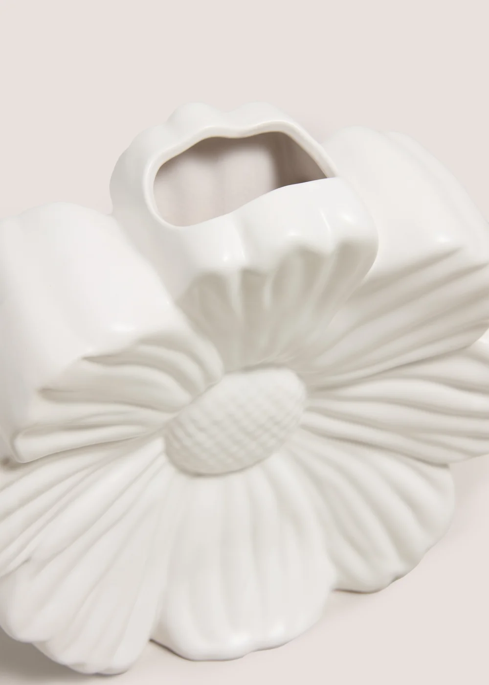 White Daisy Vase Image 2