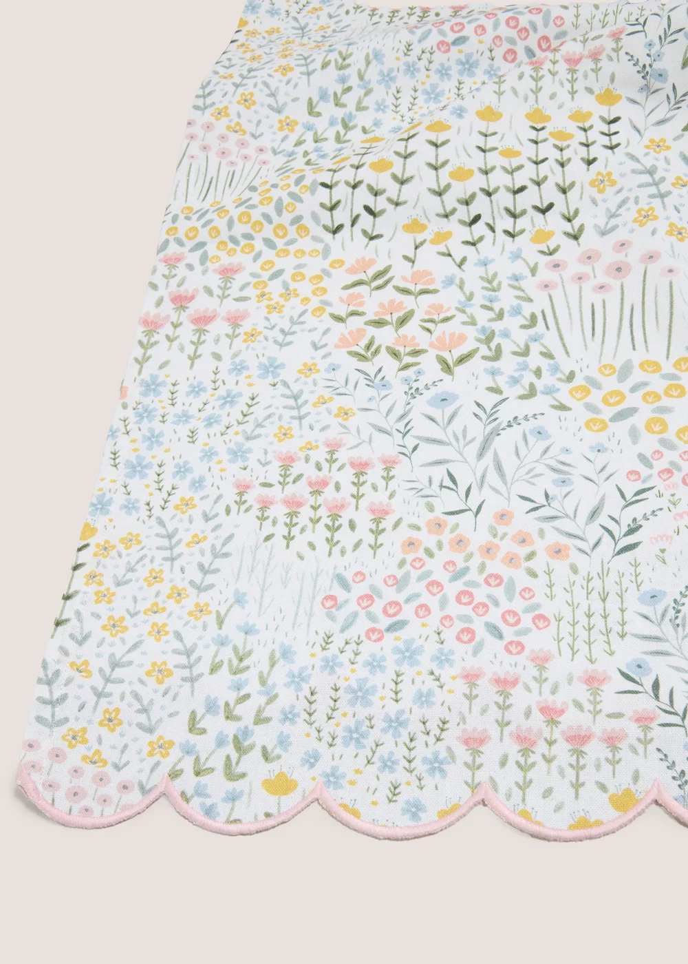 Meadow Table Runner Image 2