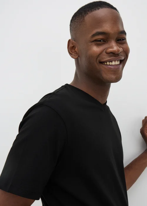 Black Essential V-Neck T-Shirt - XS Image 1