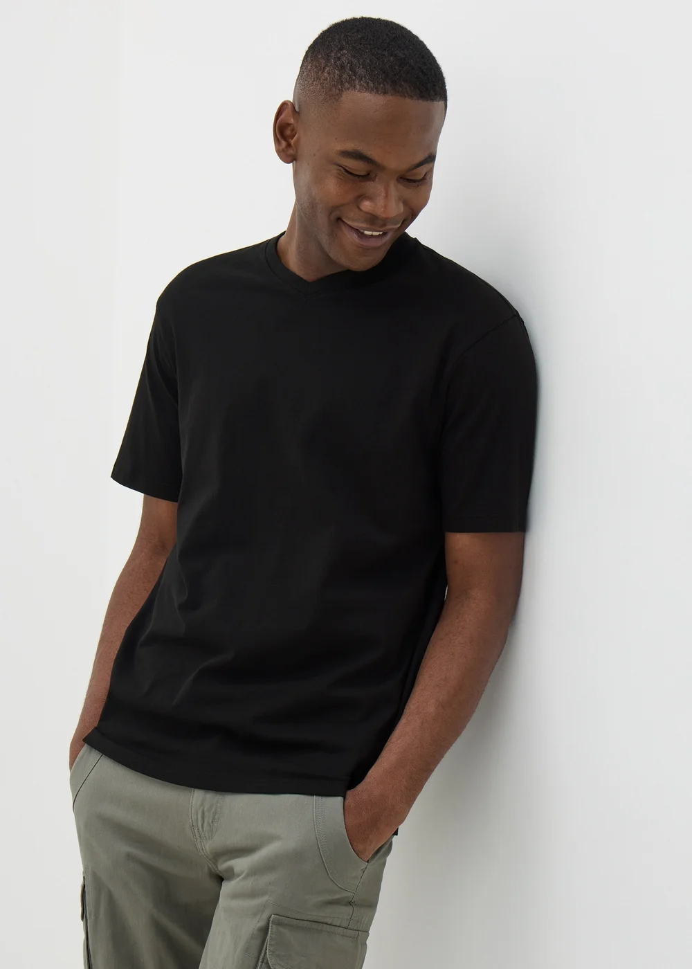 Black Essential V-Neck T-Shirt - XS Image 2