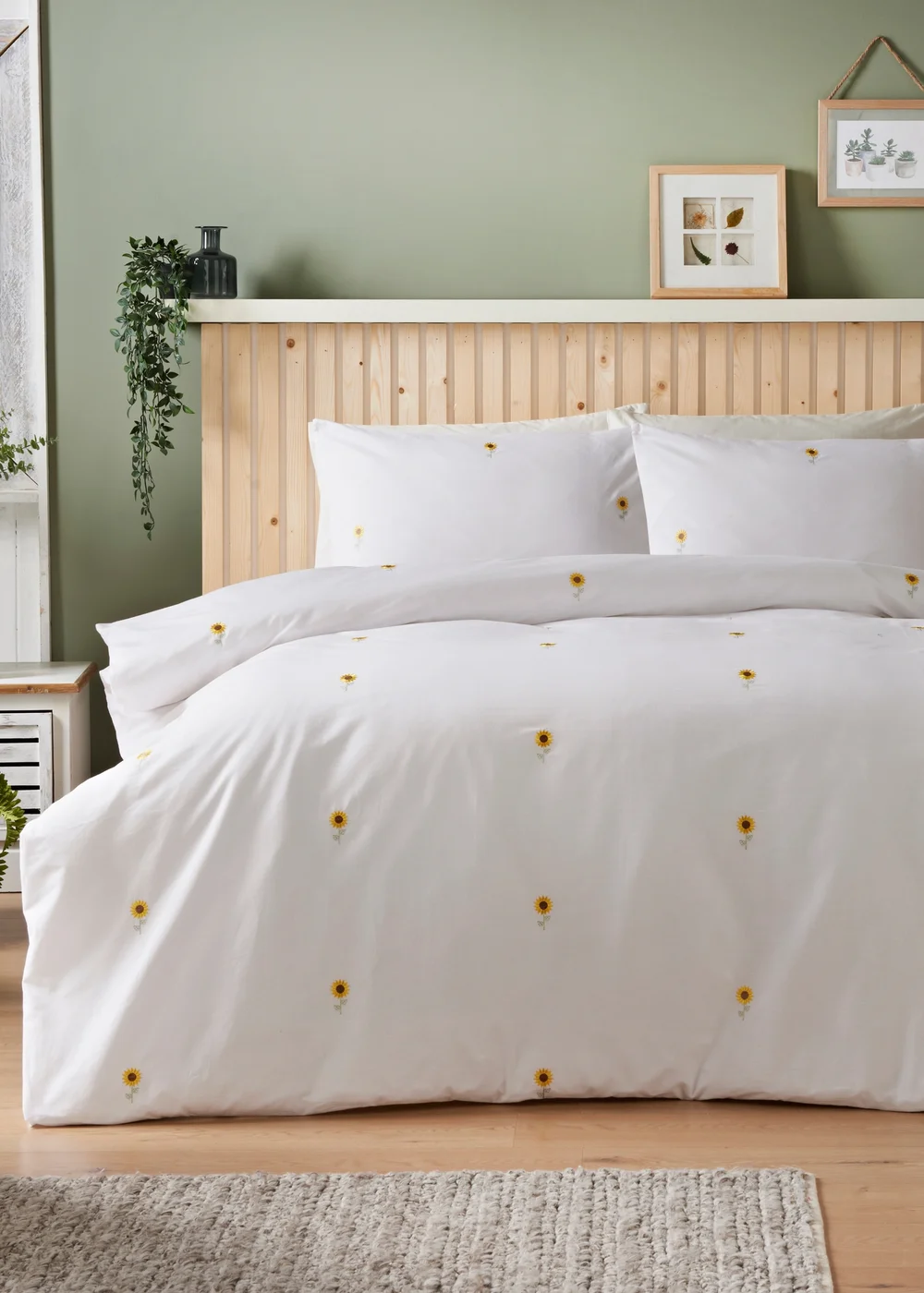 White Sunflower Embroidered Duvet Set - Super king Image 1