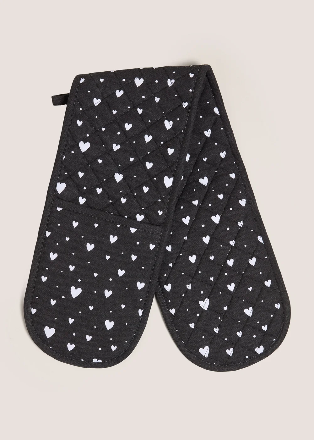 Black & White Heart Oven Gloves Image 1
