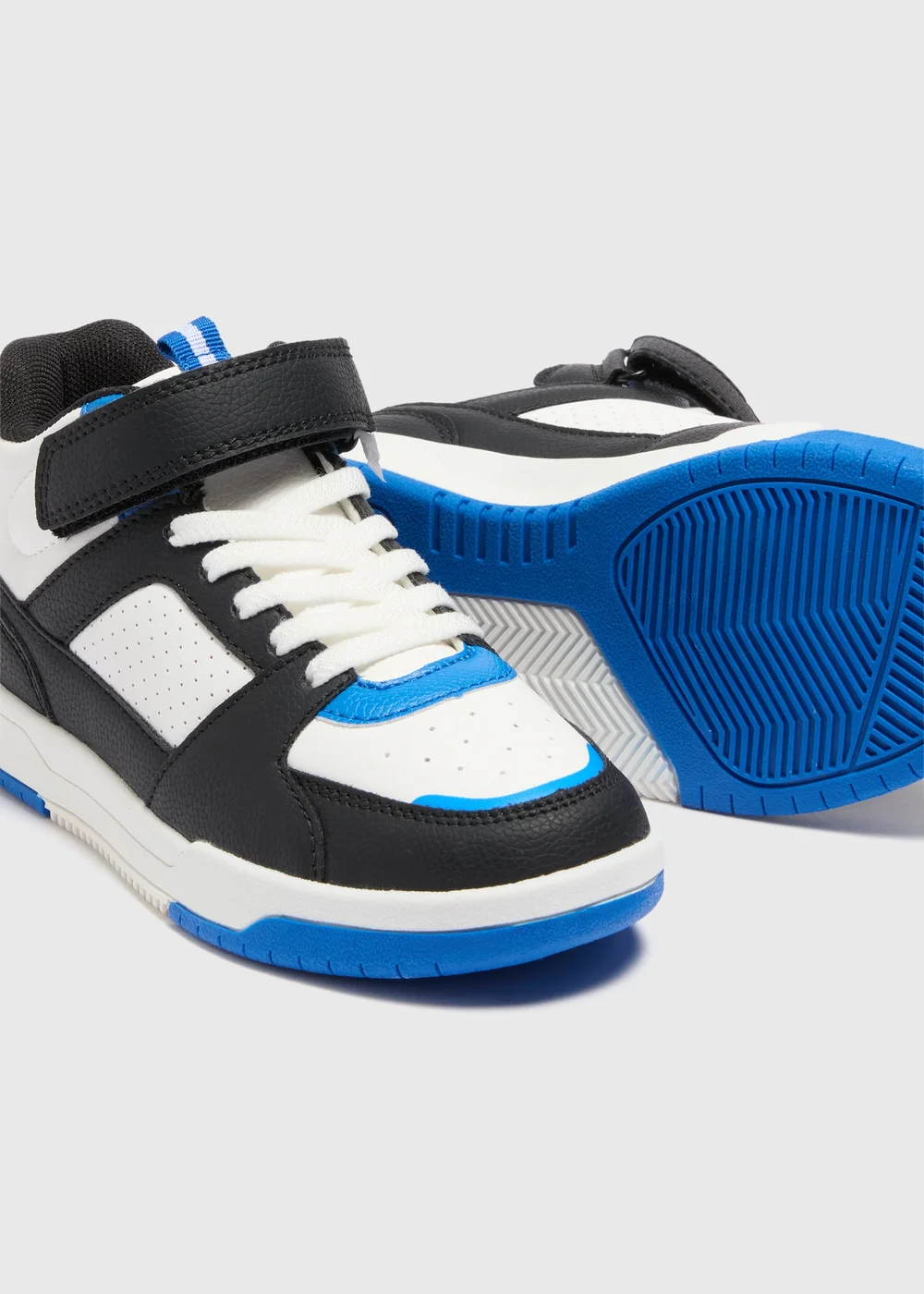 Boys Black High Top Trainers - Size 1 Image 2