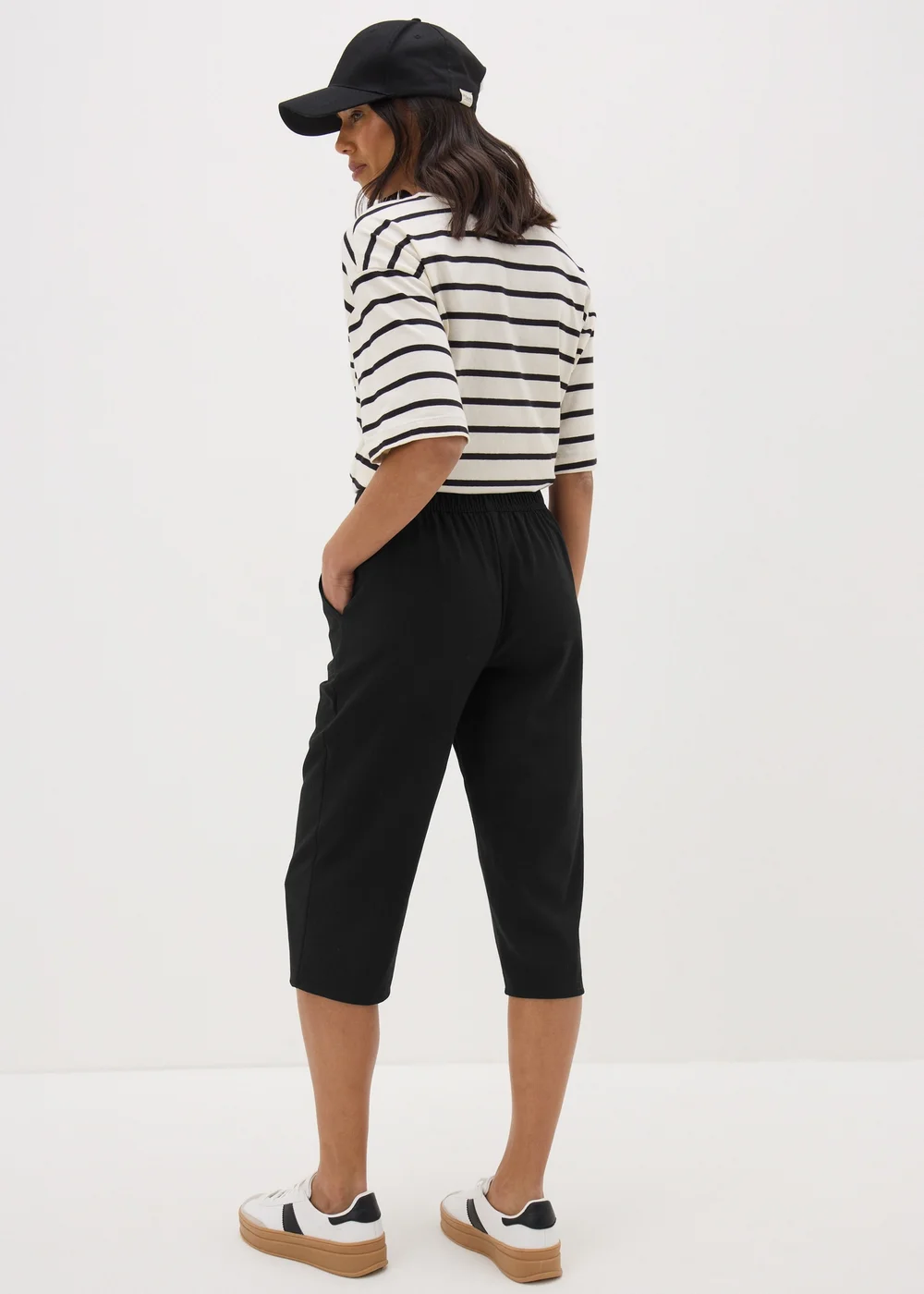 Black Cropped Trousers - 8 Image 2