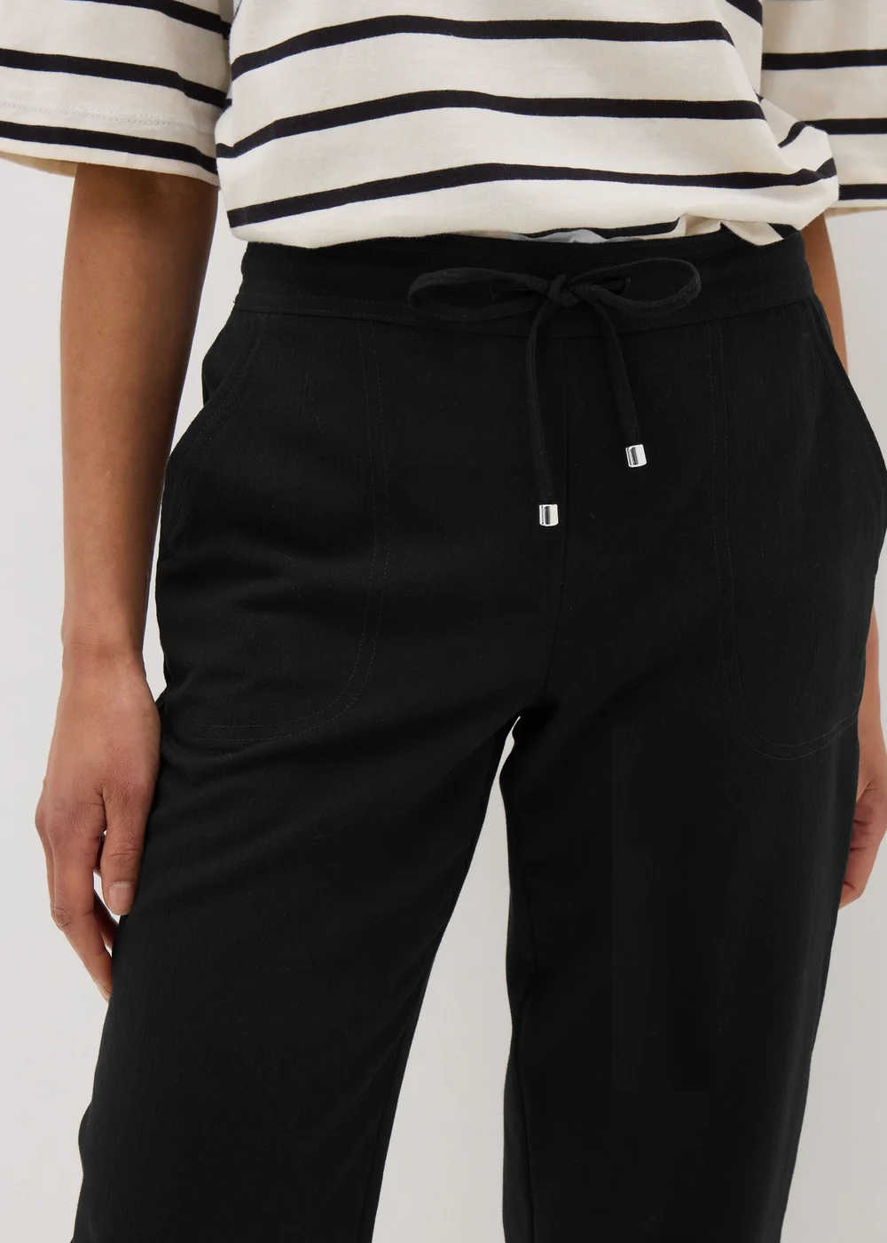 Black Cropped Trousers - 8 Image 3