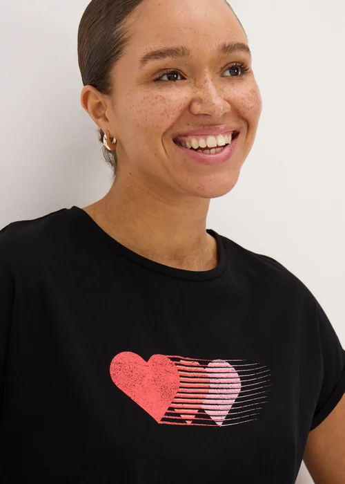 Black Heart Graphic T-Shirt - Small Image 2