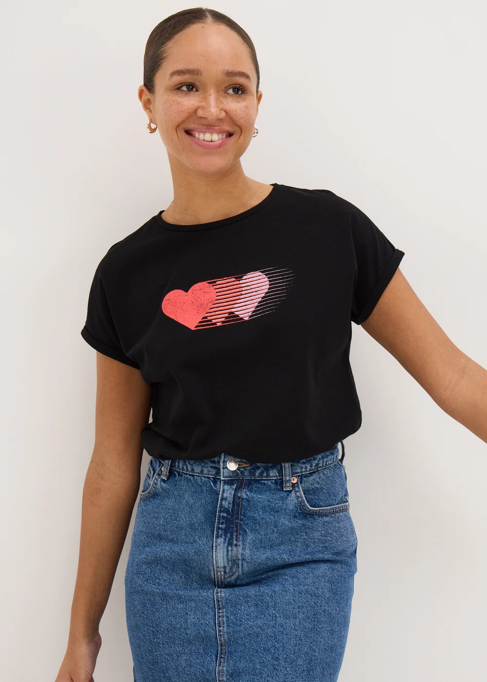 Black Heart Graphic T-Shirt - Small Image 1